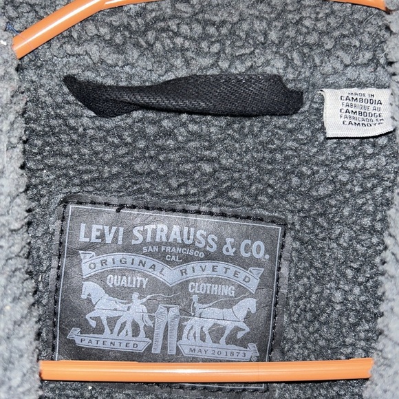 Levi’s Denim Insulated And Fuzzy lined jacket - Picture 2 of 3